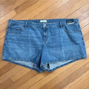 Abercrombie & Fitch Curve Love The Baggy Short Low Rise Denim Shorts Sz 37W 24